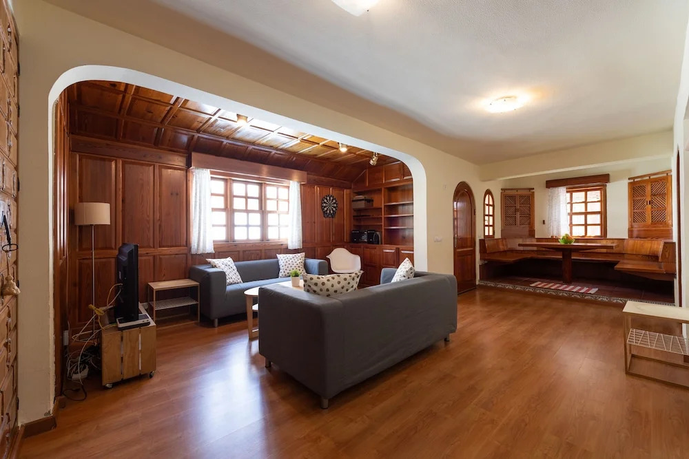 Great house with pool close to beach