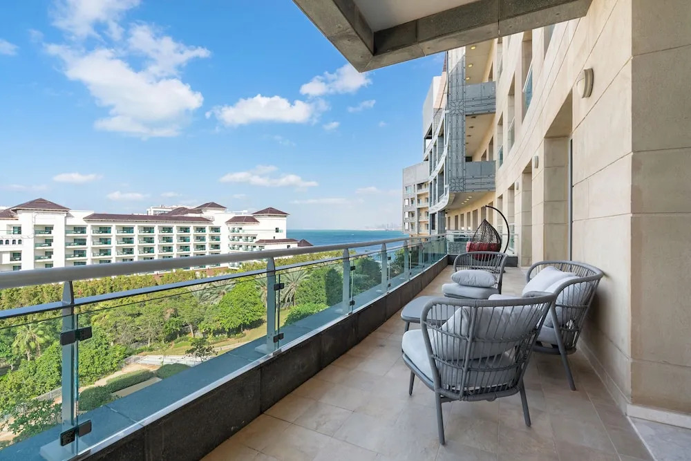 WelHome - Deluxe Apartment With Panoramic Sea Views