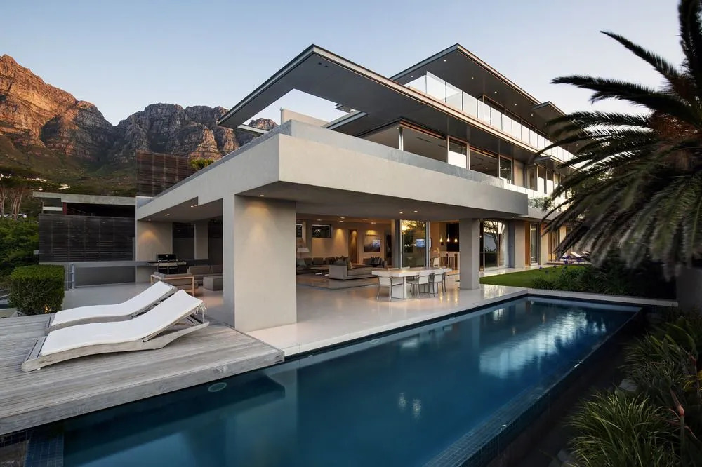 008 Bond Villa