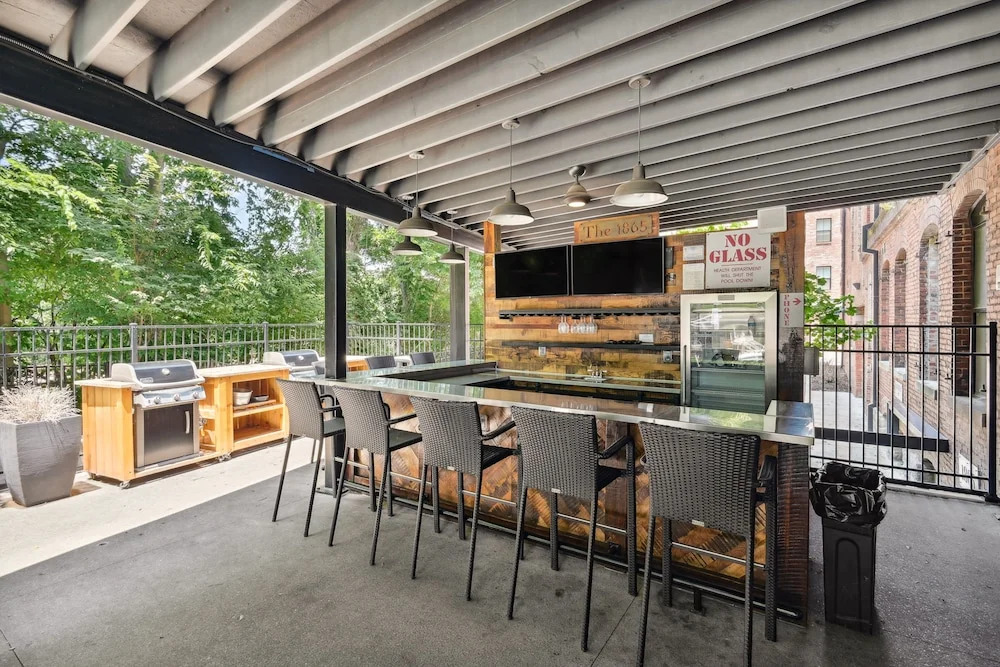 Studio w/ Pool Access: 2 Mi to Downtown Nashville!
