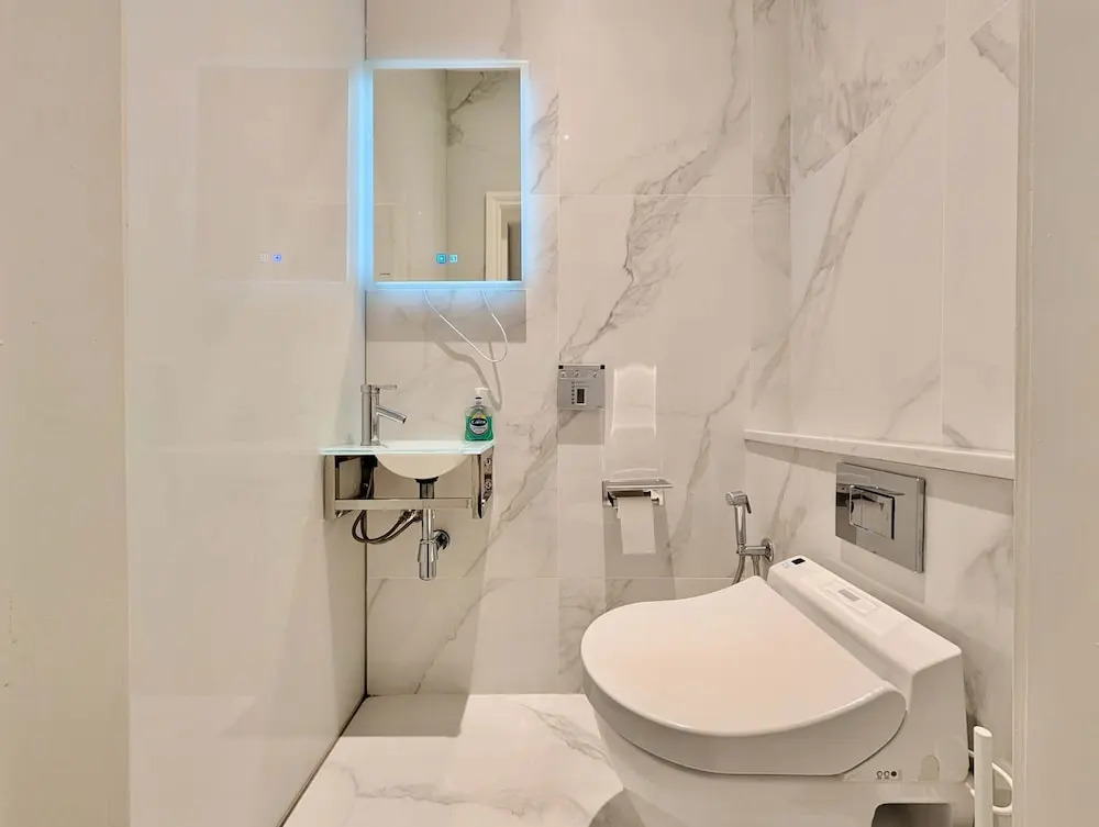 Stylish 1 Bed in SW7 With Private Balcony
