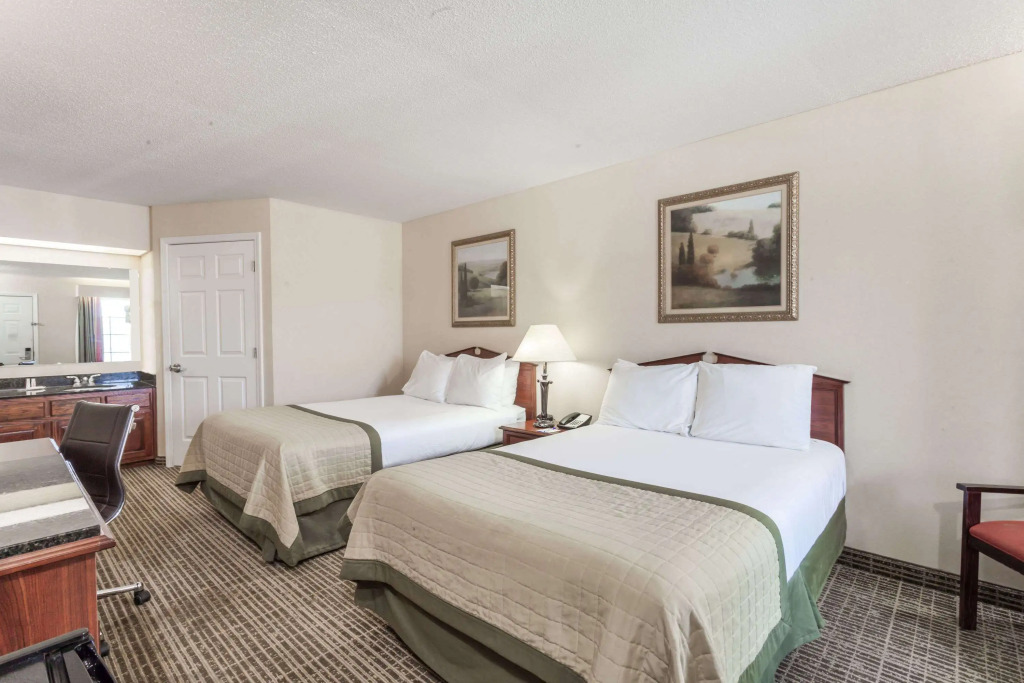Baymont by Wyndham Hickory