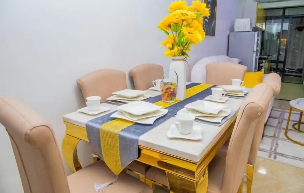 Cobot Suites Marcus Garden