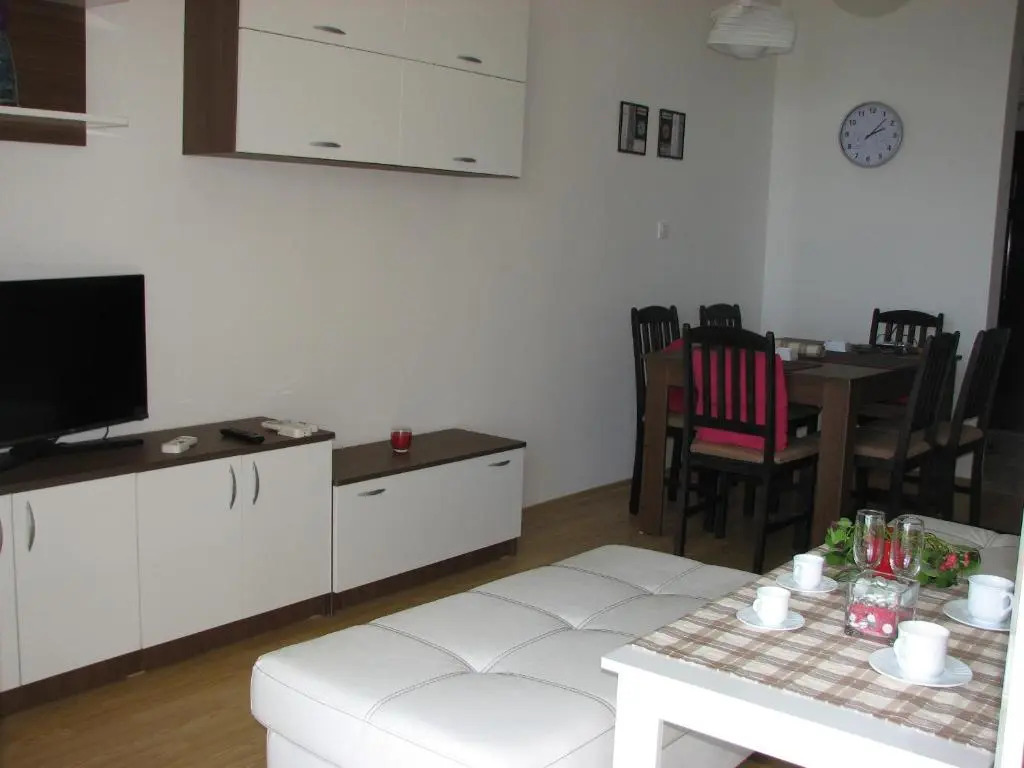 Two-Bedroom Apartment Donika