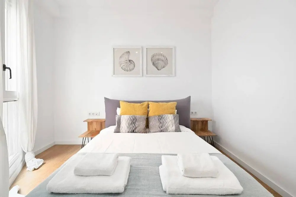 New Design 2 Bed Apt Next to the Metro