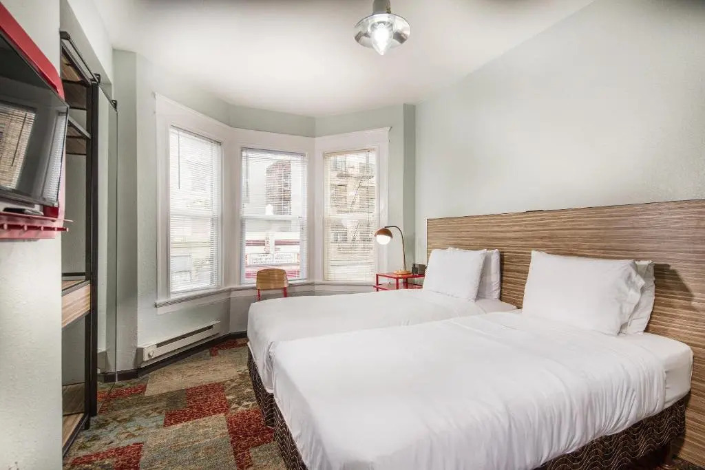 The Pontiac Hotel & Hostel