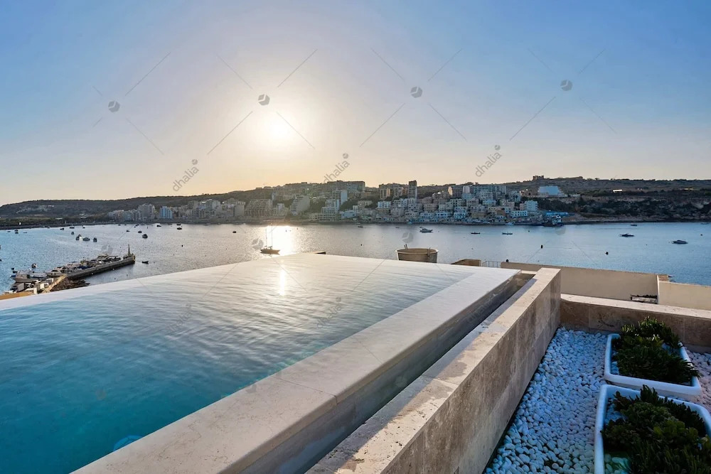 Luxury House With Pool