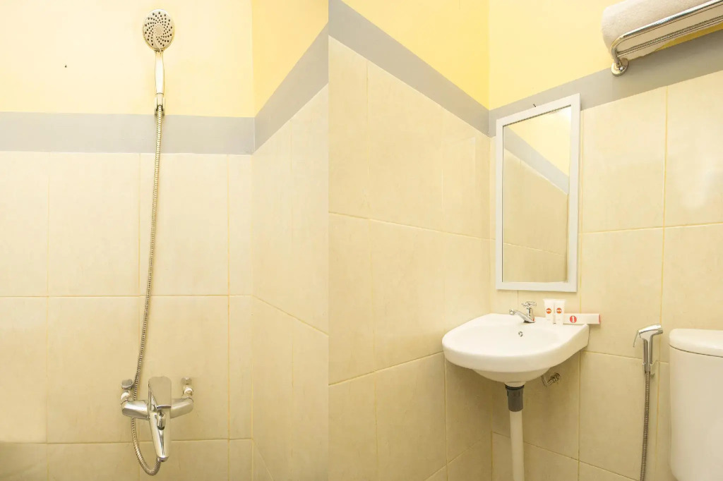 OYO 952 Annisa Syariah Guest House