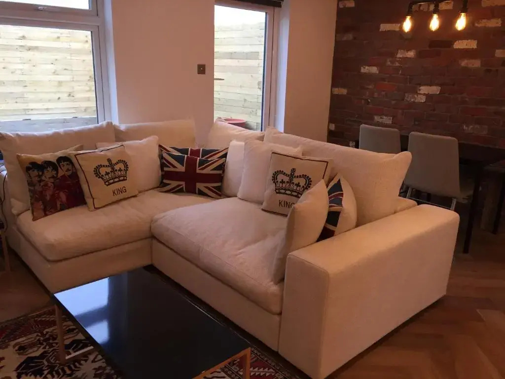 Modern 2 Bedroom Flat with private outdoor terrace