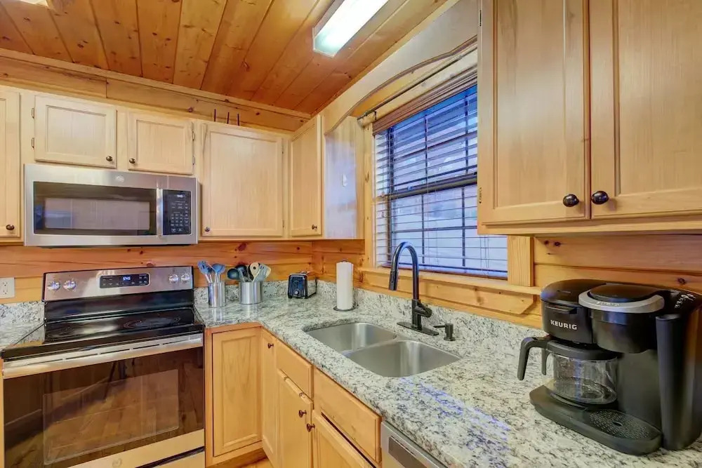 All Ya Need 4 Bedroom Cabin