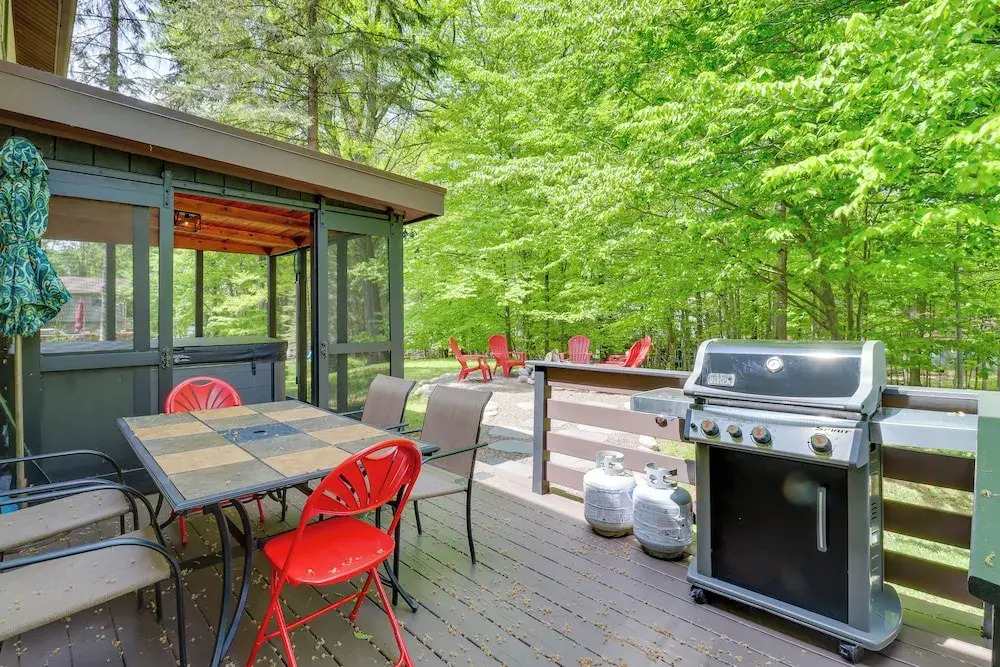Private Hot Tub & Fire Pit: Pocono Lake House!