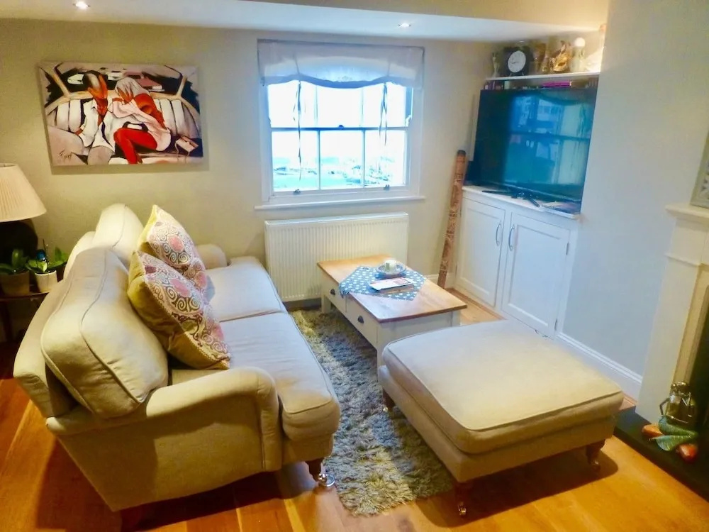 2 Bedroom Apartment in Brighton With sea View Sleeps 3