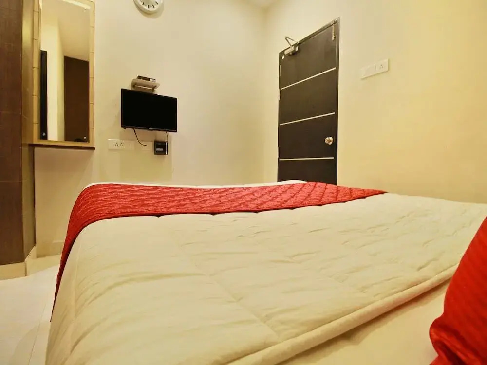 Sathyaa Grand Inn