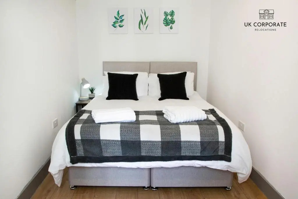 2 bed Apartment by UK Corporate Relocations Ltd