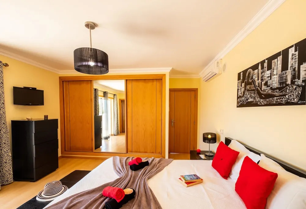 Villa Laguna - Moradia relaxante com piscina aquecível e BBQ - Albufeira