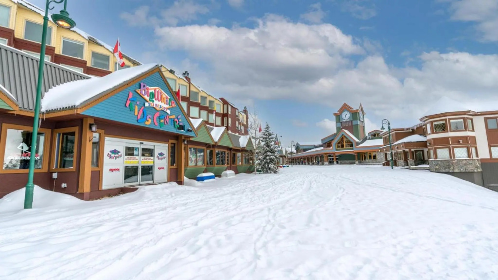 Raven's Nest - Luxury Pet Friendly Condo w/ Private Hot Tub & Mountain Views