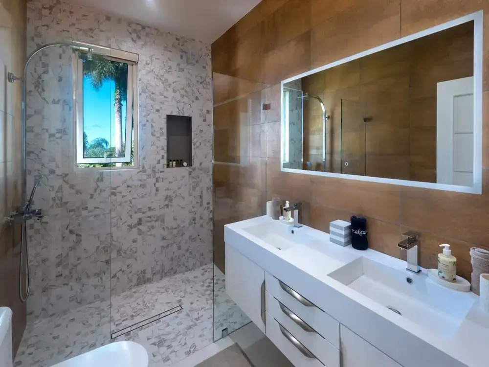 Sunny Vacation Villa 34
