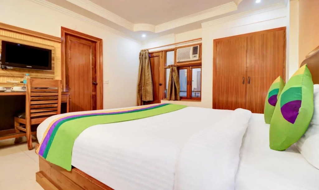 Treebo Calista, Patel Nagar
