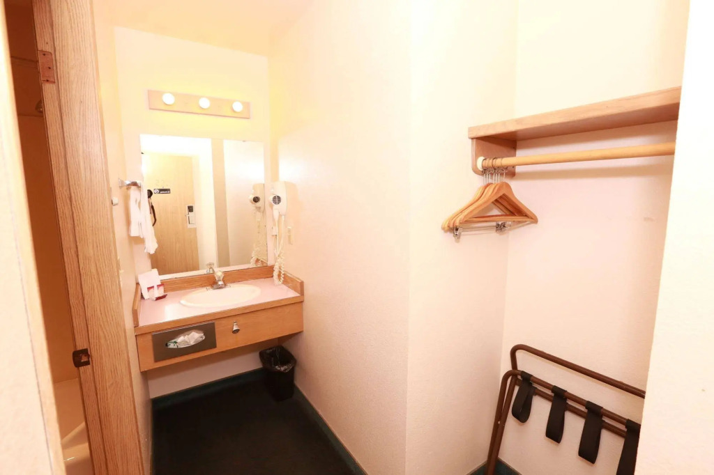Village Inn & Suites Marysville