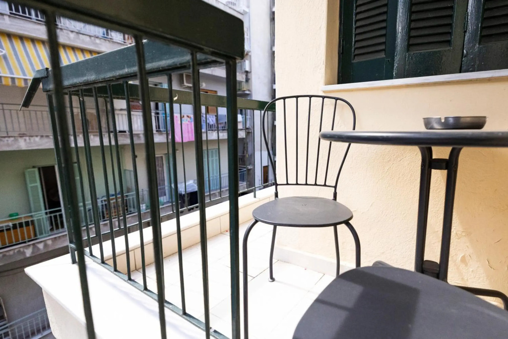 Delmare MQUEEN Apartment