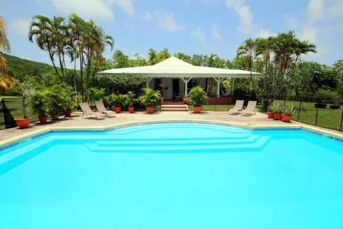 Villa avec piscine et vue mer (MQRO08)