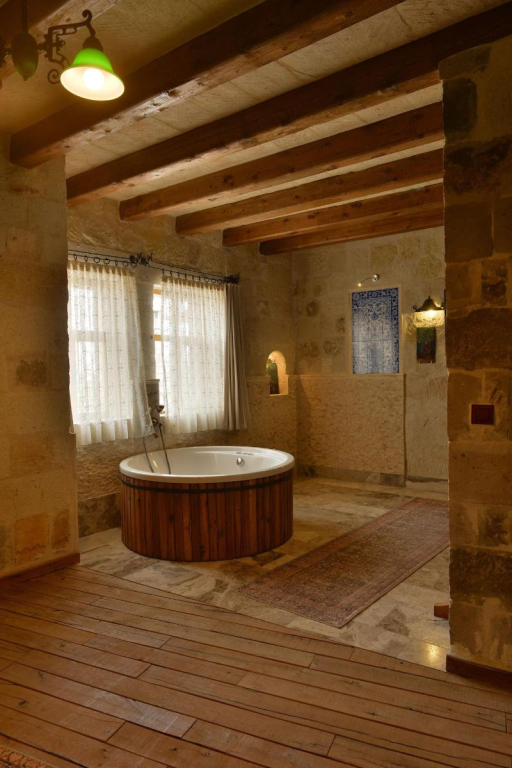 Seki Cave Hotel, Wake Up to Hot Air Balloons