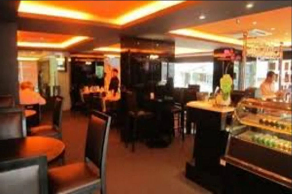 Queen Central Apartment Hotel