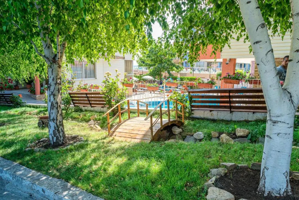 Iris Beach Hotel