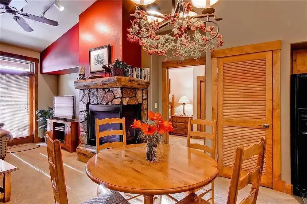 Tl2306 Top Floor and Amenities Galore! Beautuful Residence! Winter Specials!
