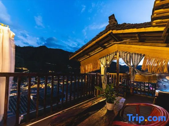 Xijiang Qianhu Miaozhai East Building Homestay (Embroidery Tianjie Viewing Store)