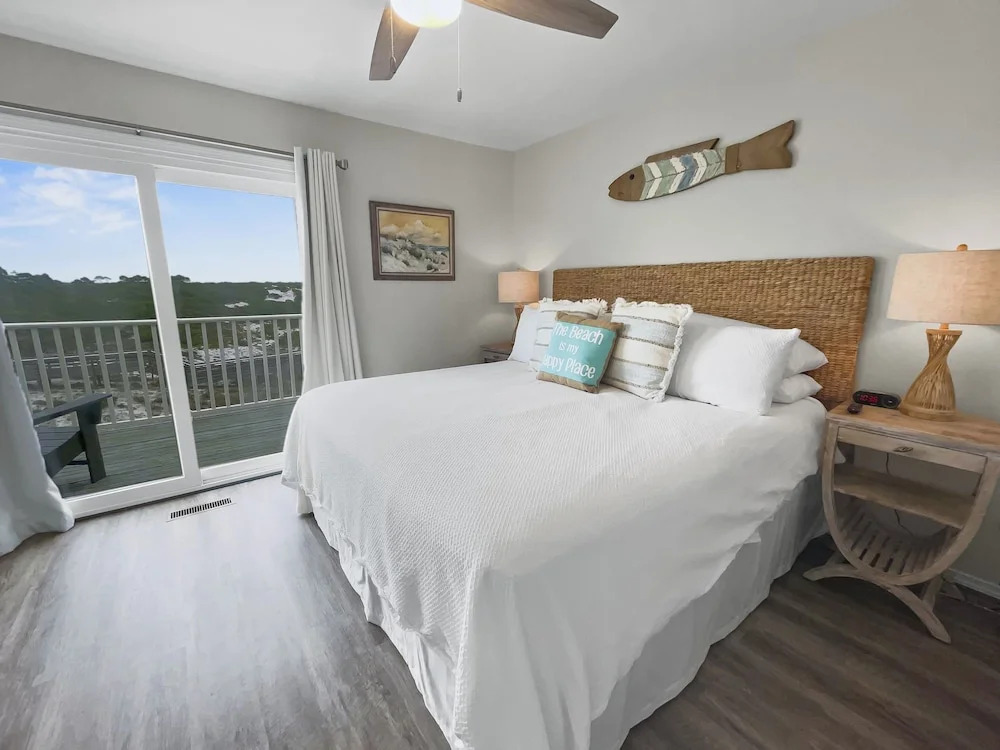 Happy Oasis 2 Bedroom Condo by RedAwning