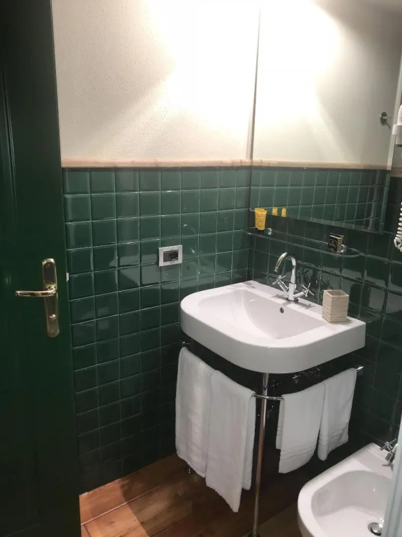 Shatush Hotel