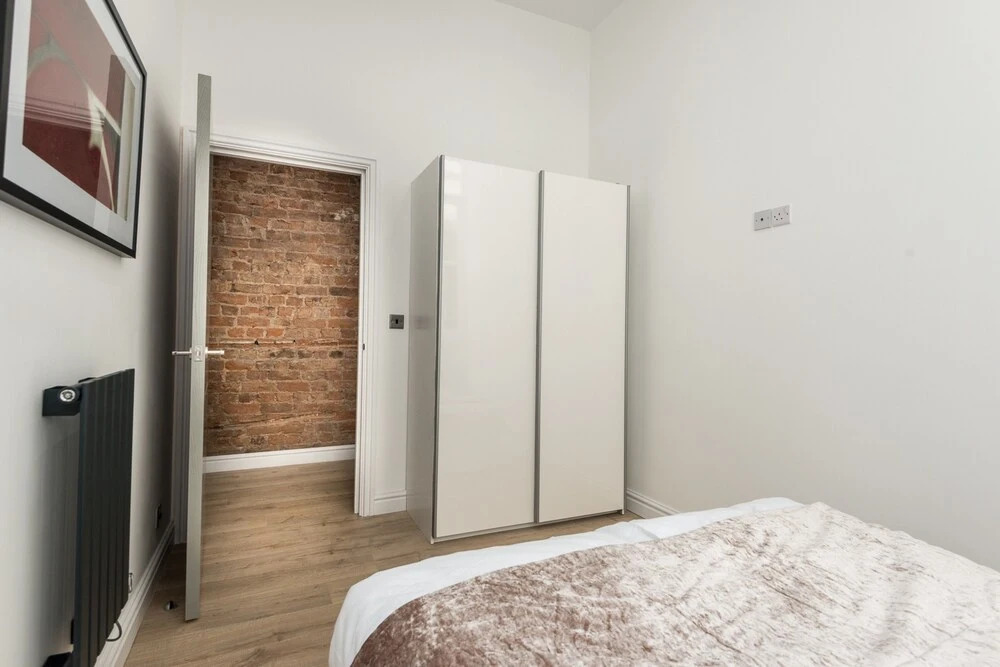 Spacious City Centre 2-Bedroom Apartment by StaySavvy Accommodation
