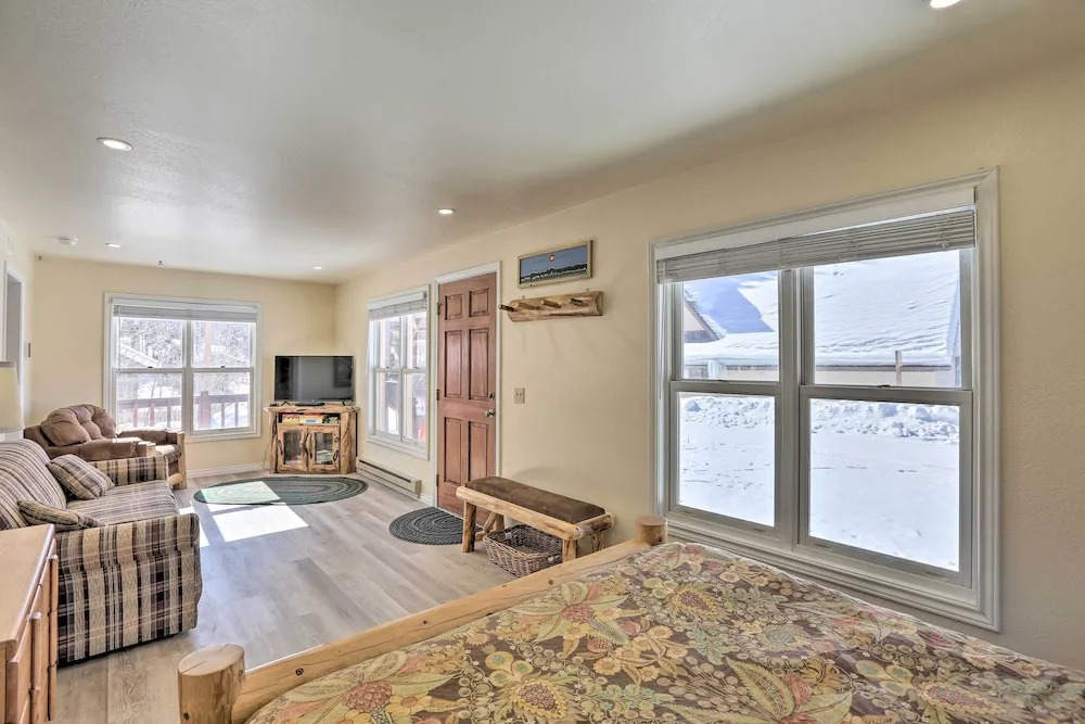 Walk to Marina: Rustic Grand Lake Retreat!