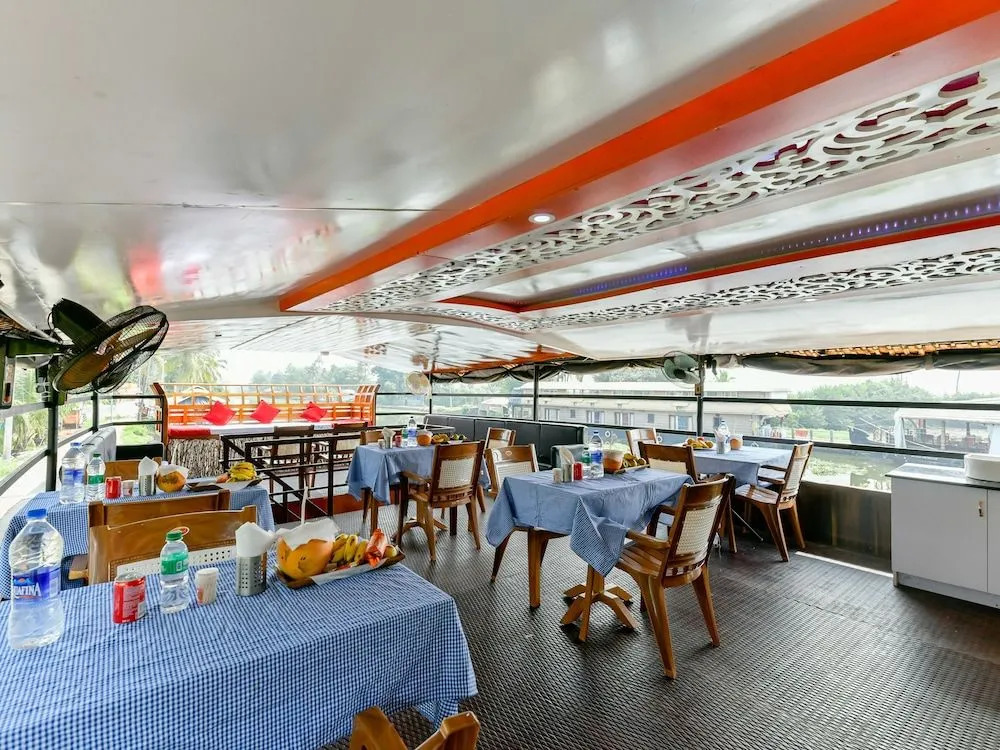 Oyo 24920 Indraprastha Royal Castle Sharing Houseboat