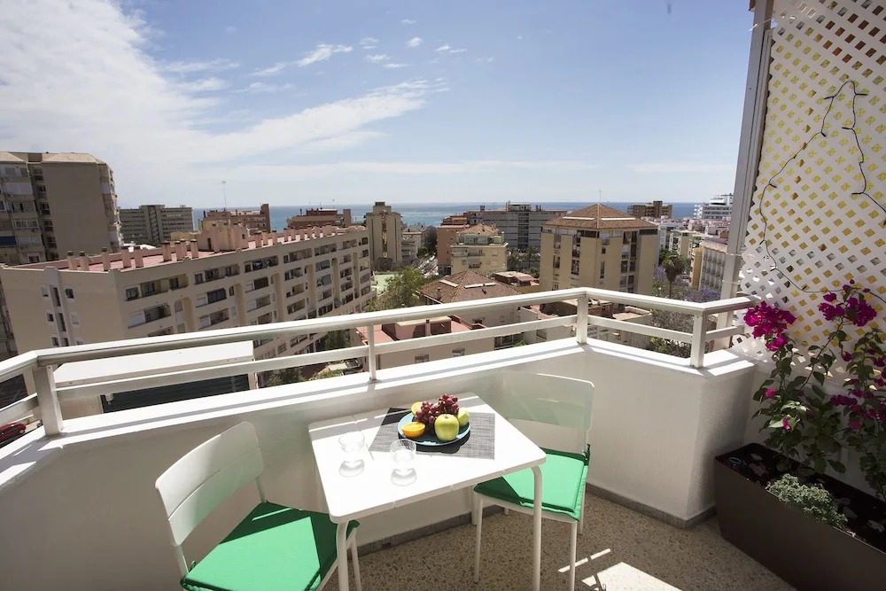 Lovely Quiet & Center Sea Views