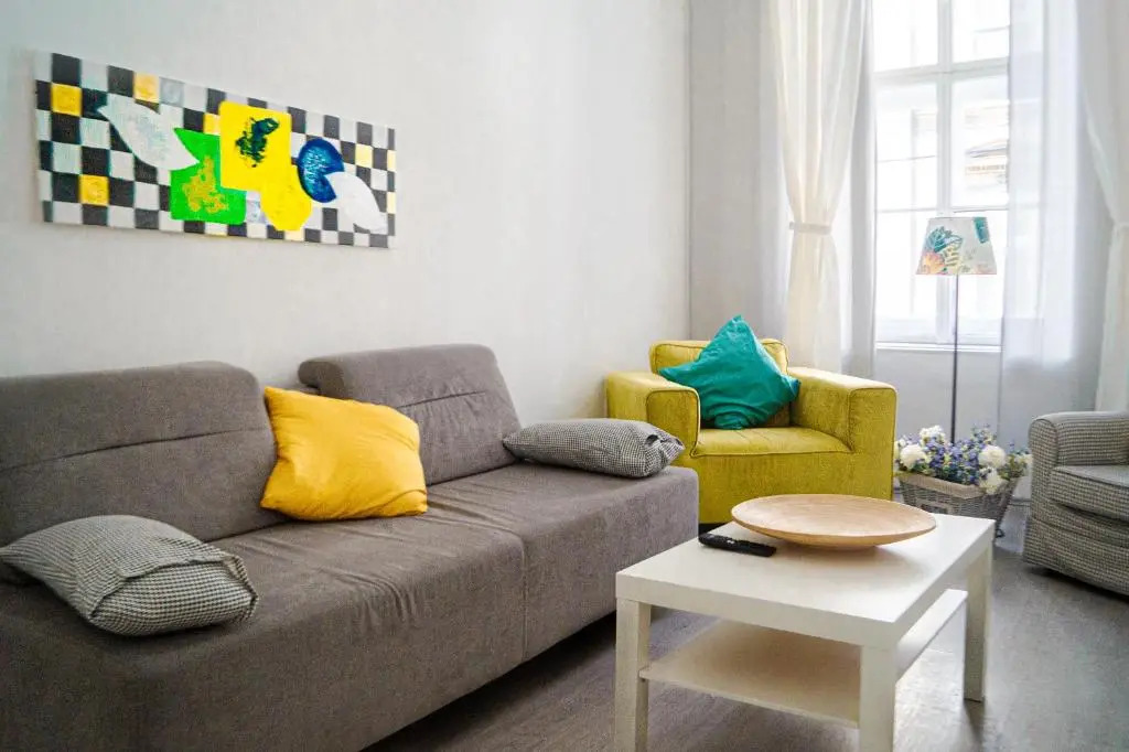 Central 2BR Apt. - Lovely for Long Stays