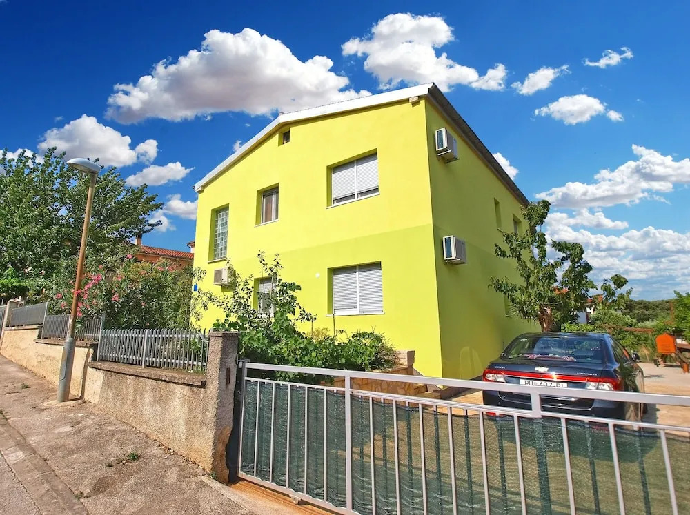 Apartment 1432