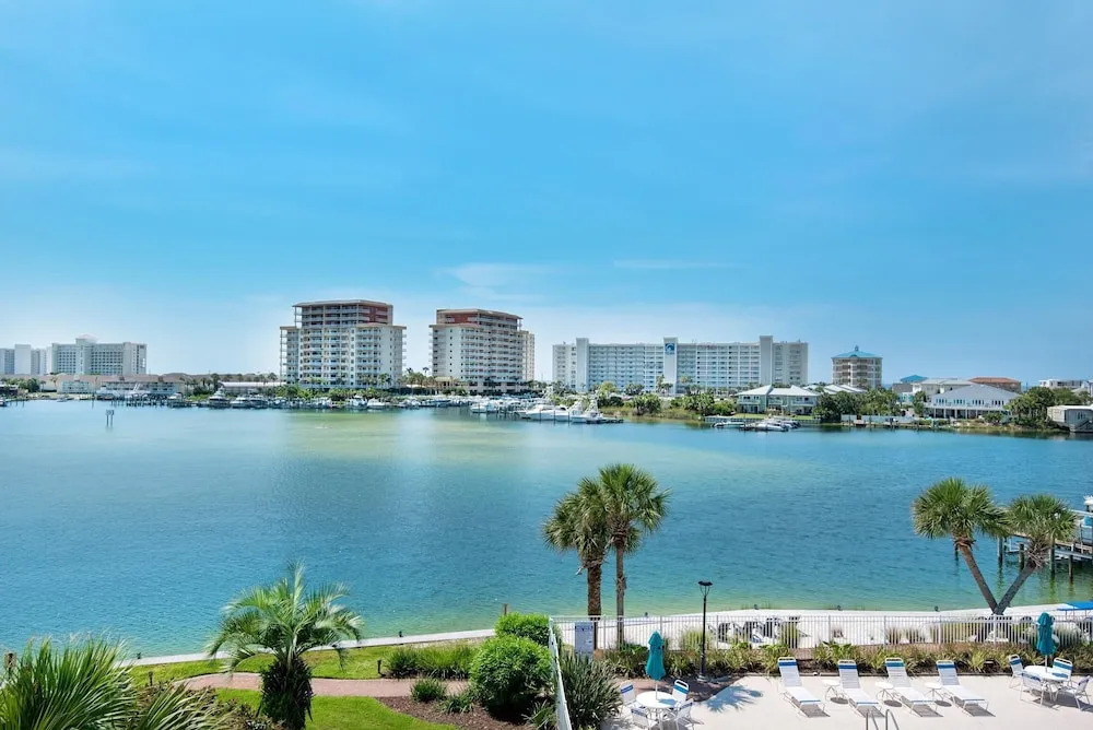 Dolphin Point 404c