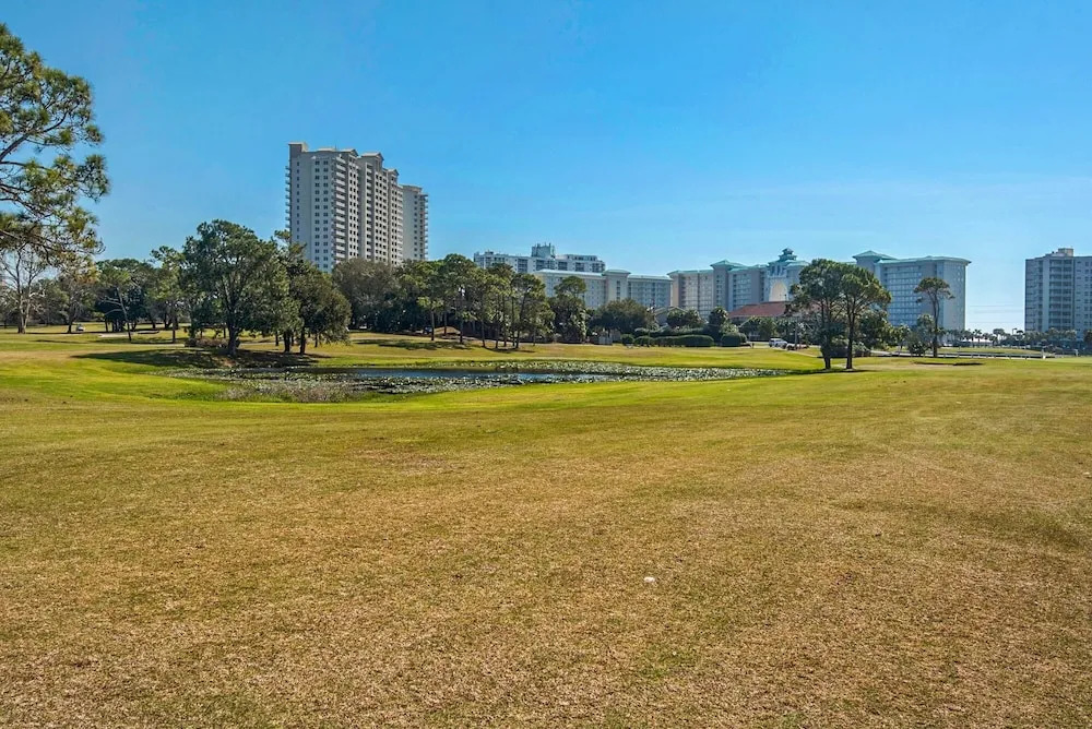 New Listing! Sunny Seascape W/ 5 Pools 3 Bedroom Condo