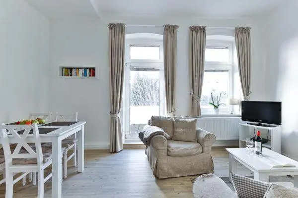 App-6-mit-Suedbalkon-in-strandnaher-Lage-Baederstil-Villa-in-Wenningstedt-Sylt