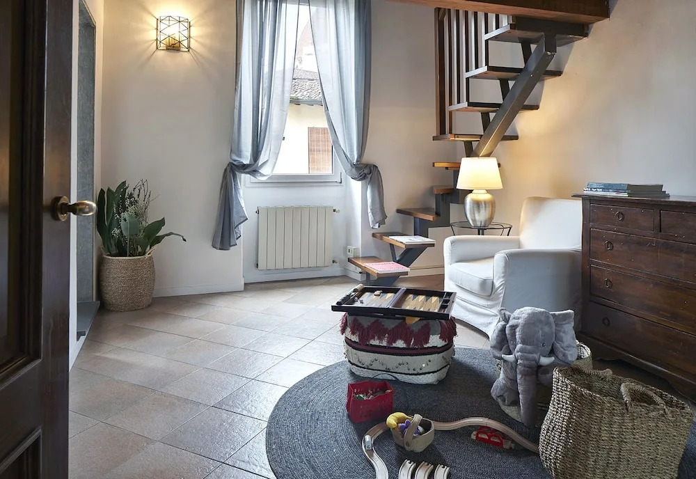 A Few Steps to The Duomo Majestic 5BD Apt