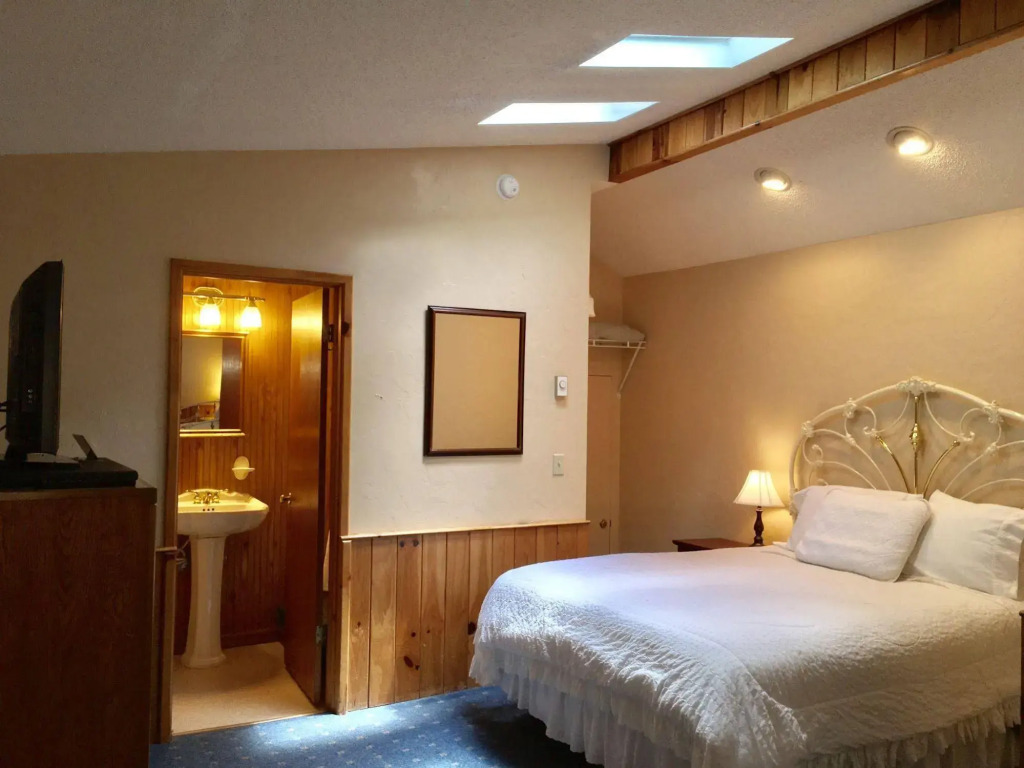 Outpost Inn