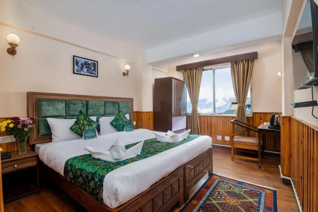 Muscatel Fairmount 100 Mts from Mall Road