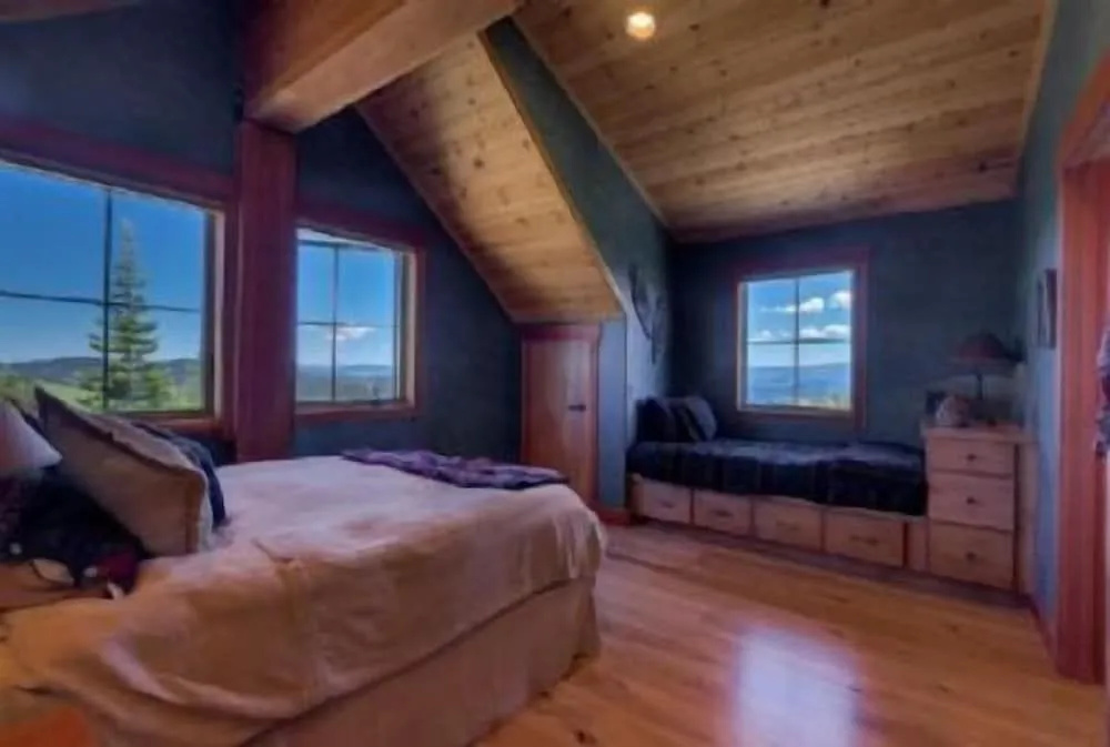 Glacier Luxury Lodge