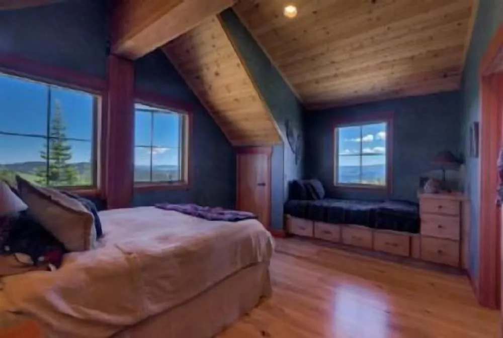 Glacier Luxury Lodge