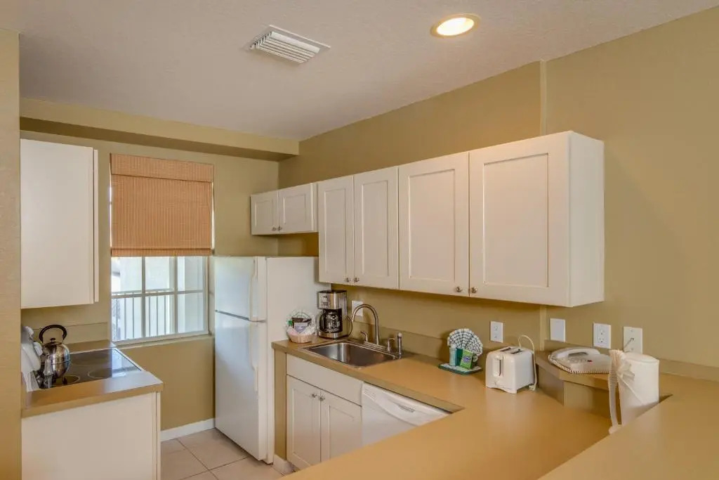 Olde Marco Island Inn and Suites