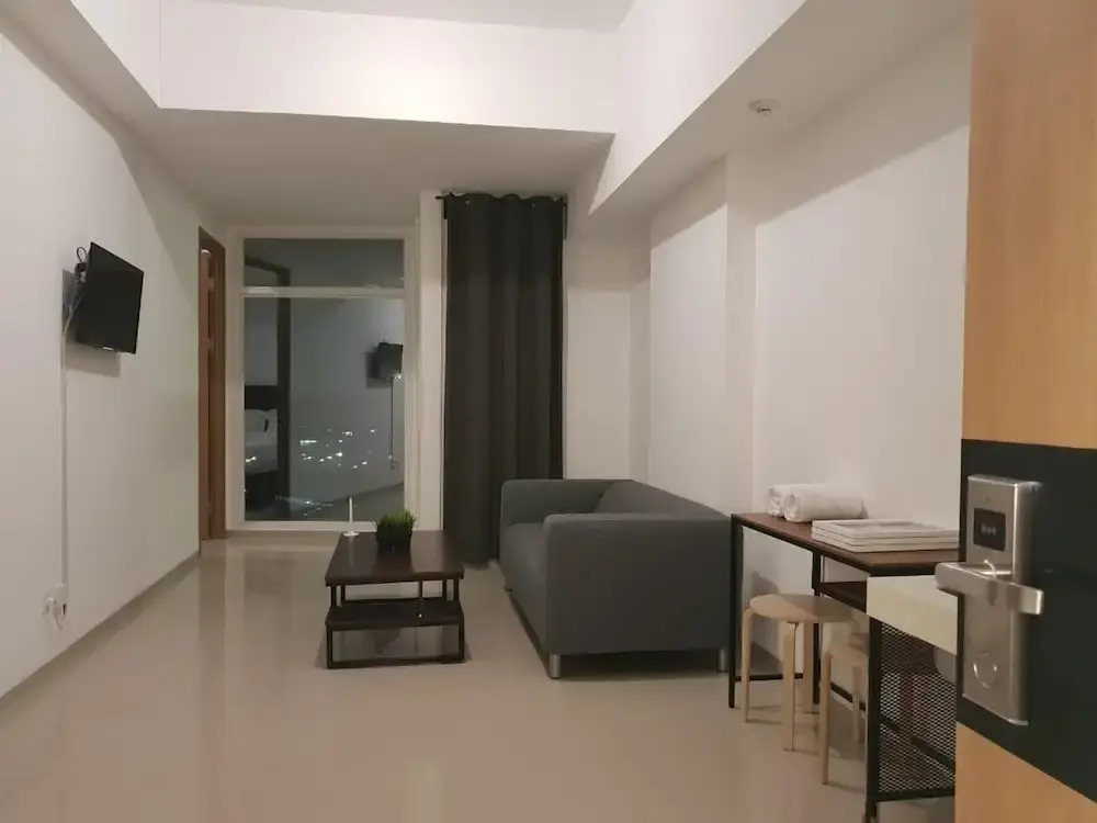 Alpine Room at TreePark City Apartement