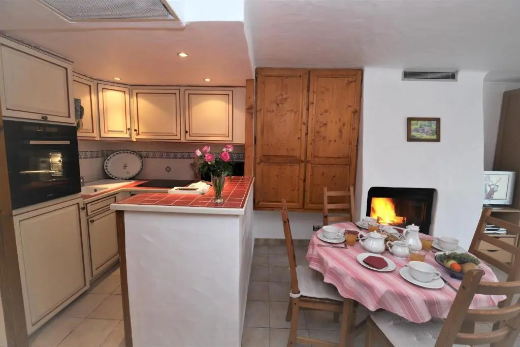 Apartment Ecureuil 200m2 Living room with fireplace