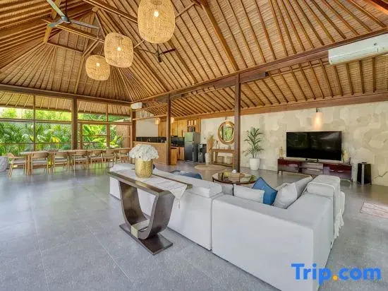 Lumira Villa 4BR Tropical Retreat in Uluwatu